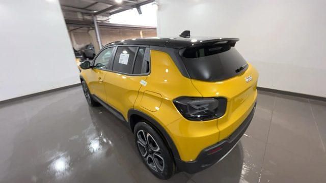 Nuova Jeep Avenger Summit 101 CV (74 kW) 2025 Oro SUV