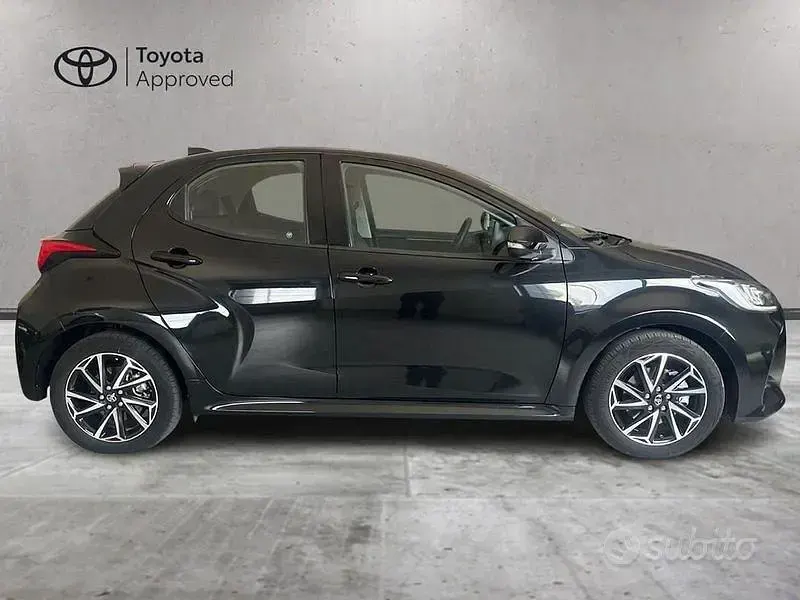 Usata Toyota Yaris Hybrid Trend 116 CV (85 kW) 2022 Nero Berlina