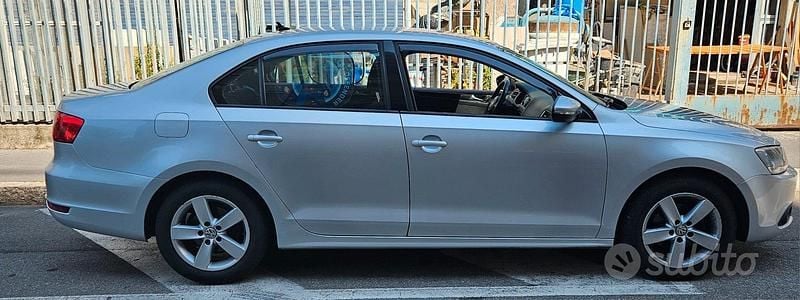 Usata VW Jetta 105 CV (77 kW) 2011 Grigio Berlina
