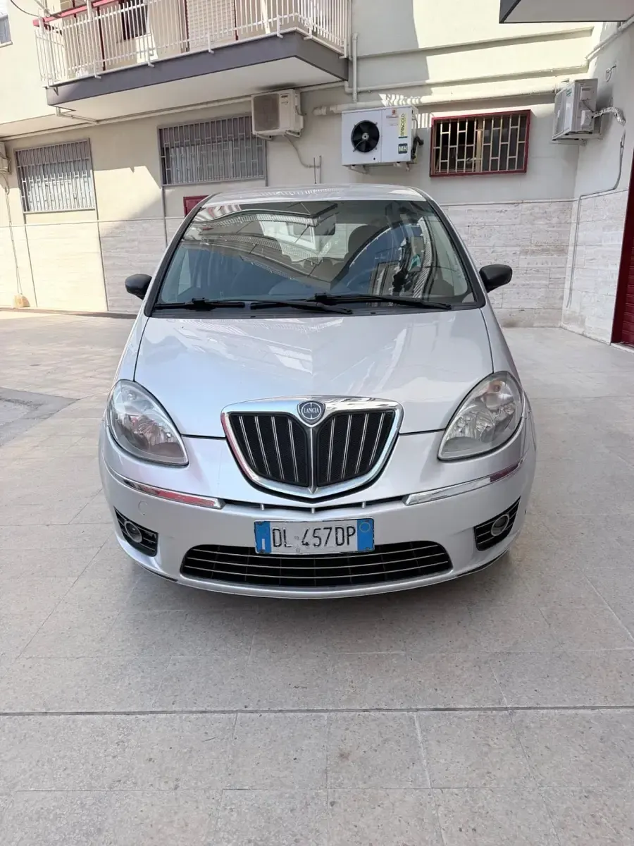 Usata Lancia Musa 90 CV (66 kW) 2008 Argento Monovolume