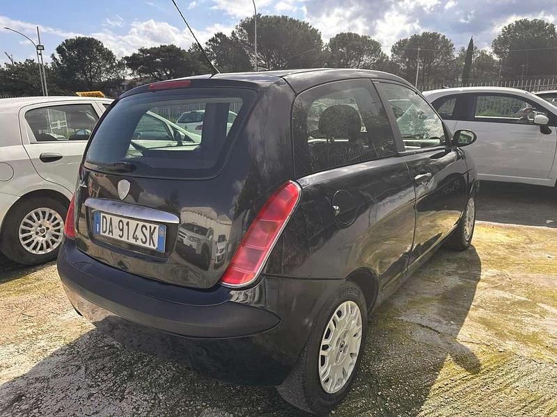 Usata Lancia Ypsilon 60 CV (44 kW) 2006 Nero Utilitaria