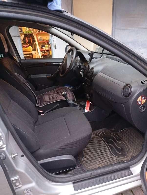 Usata Dacia Duster Lauréate 105 CV (77 kW) 2011 Grigio Station wagon