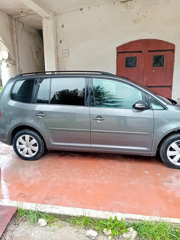 Usata VW Touran 140 CV (102 kW) 2012 Grigio Monovolume