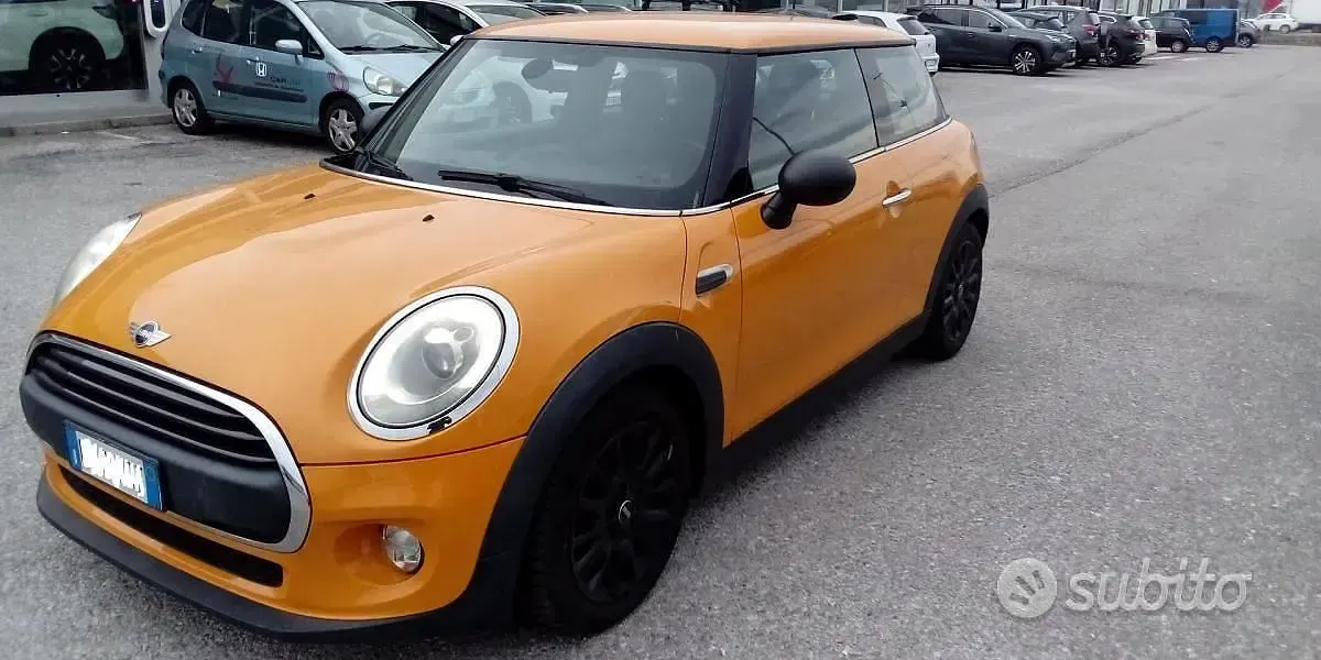 Usata Mini Cooper D 95 CV (69 kW) 2014 Giallo Utilitaria