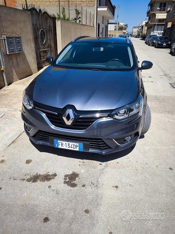 Grigio Usata 2018 Renault Mégane IV Berlina | 10.999 € (Ottimo prezzo) - Immagine 1/4