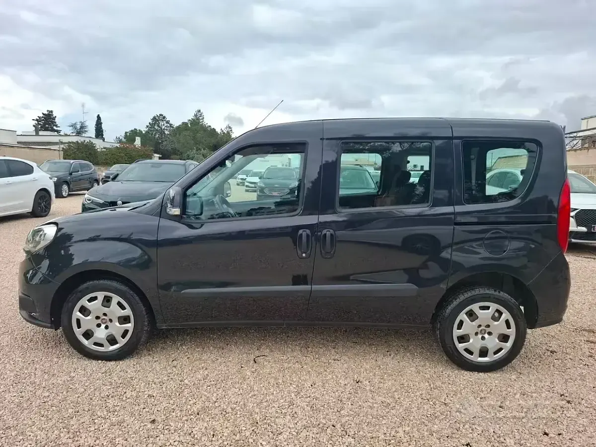 Usata Fiat Doblò 90 CV (66 kW) 2016 Nero Monovolume