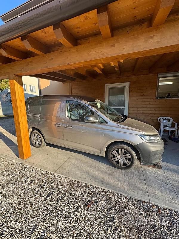 Usata VW Caddy 122 CV (89 kW) 2023 Marrone Monovolume