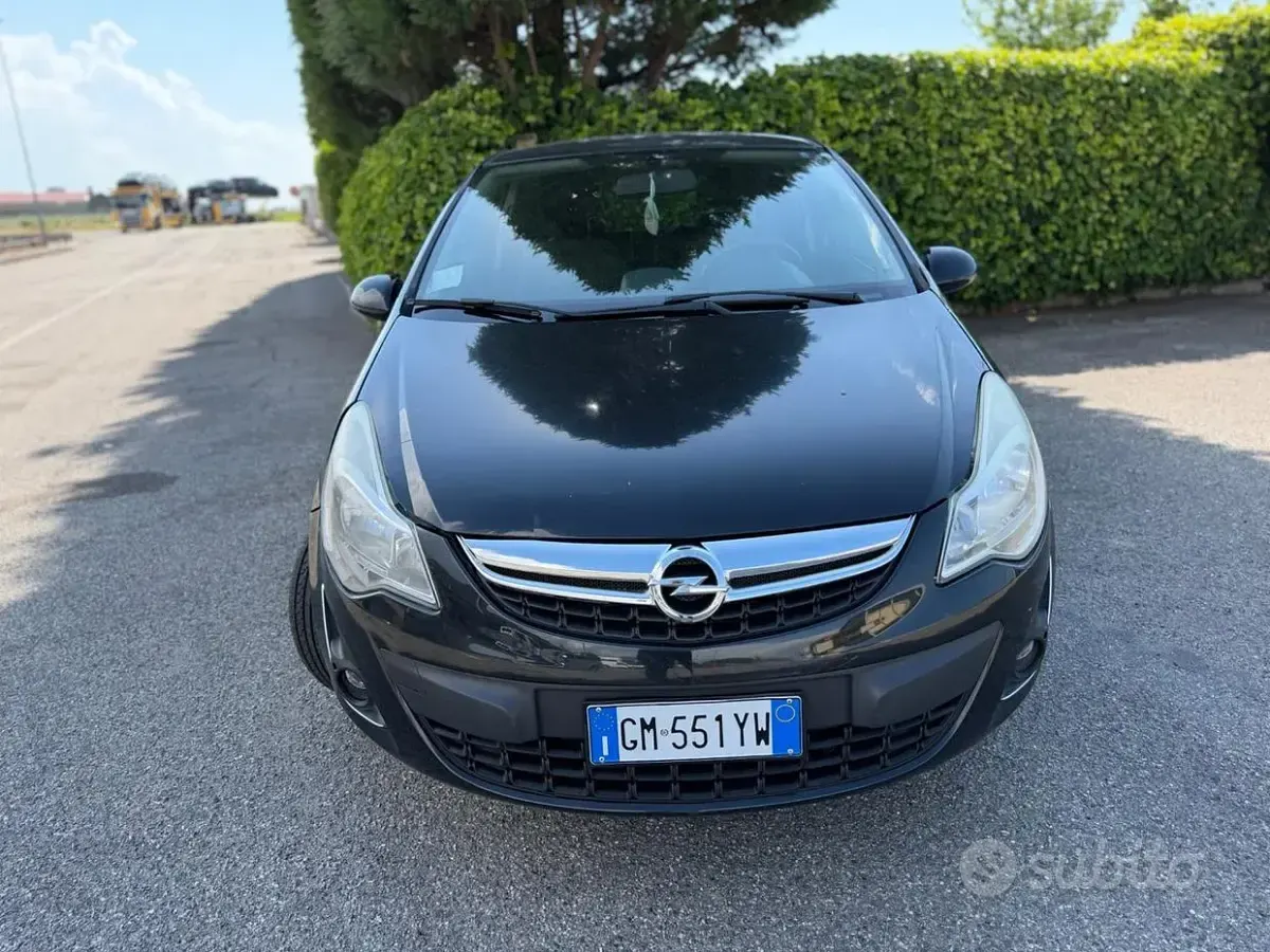Usata Opel Corsa 85 CV (62 kW) 2014 Nero Utilitaria