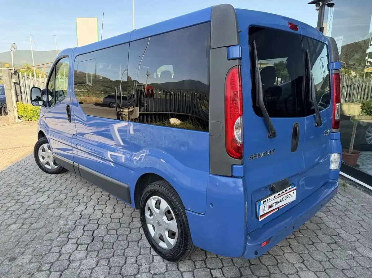 Usata Renault Trafic 114 CV (83 kW) 2014 Blu/azzurro Monovolume