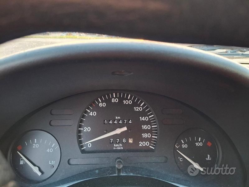 Usata Opel Corsa 54 CV (39 kW) 1997 Grigio Utilitaria