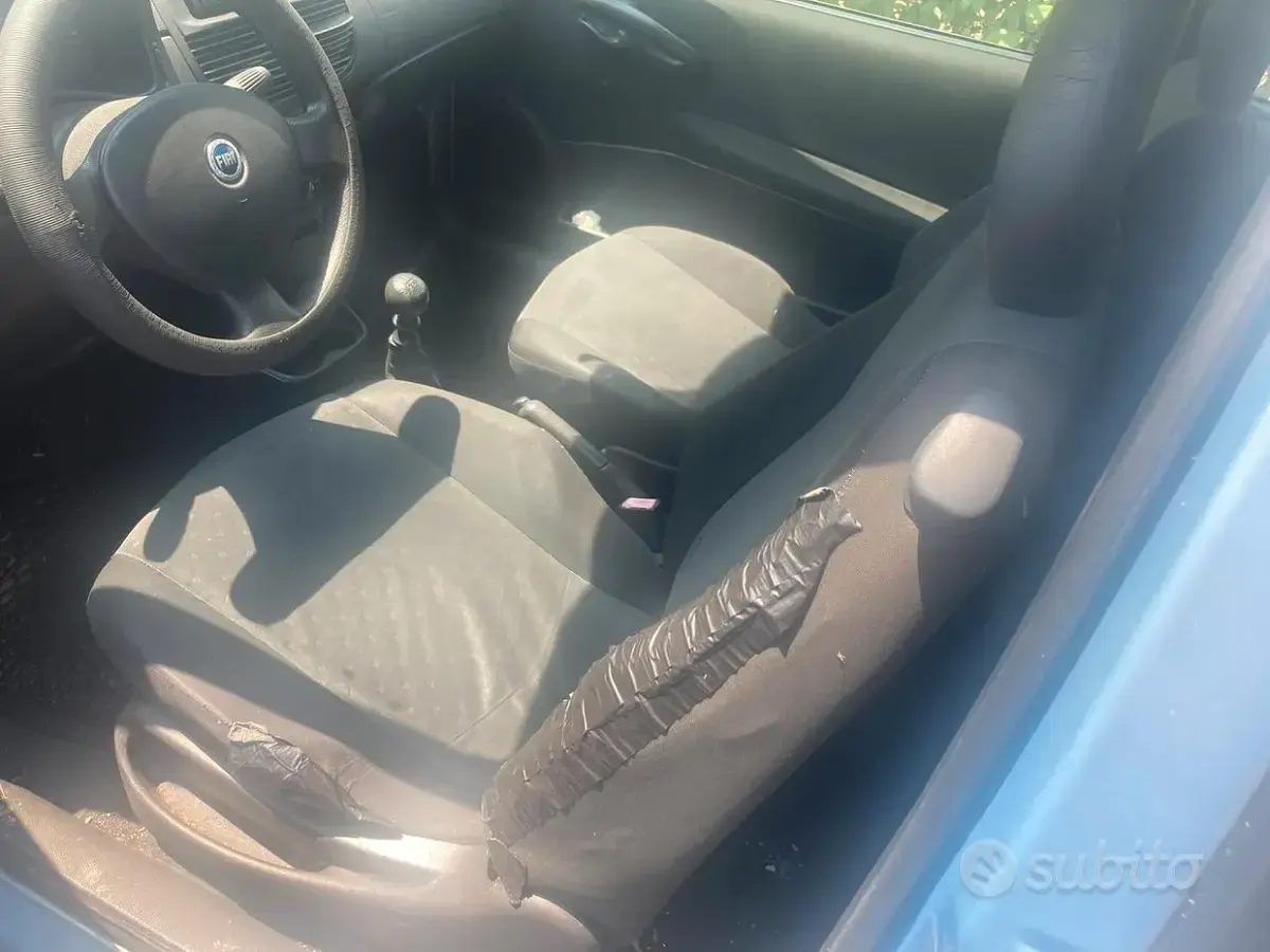 Usata Fiat Punto 60 CV (44 kW) 2006 Bluazzurro Utilitaria