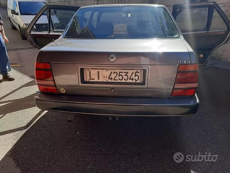 Usata Lancia Thema 147 CV (108 kW) 1988 Grigio Berlina