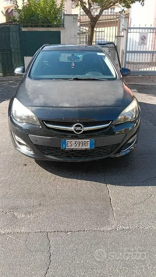 Usata Opel Astra Cosmo 110 CV (80 kW) 2013 Nero Station wagon