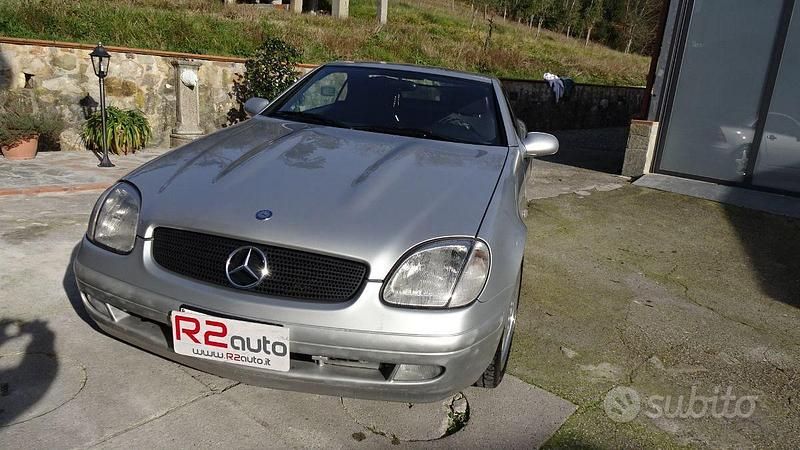Grigio Usata 1998 Mercedes SLK200 Cabrio | 8600 € (Buon prezzo) - Immagine 1/4