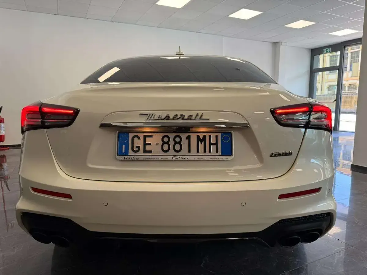 Usata Maserati Ghibli 579 CV (425 kW) 2021 Bianco Berlina