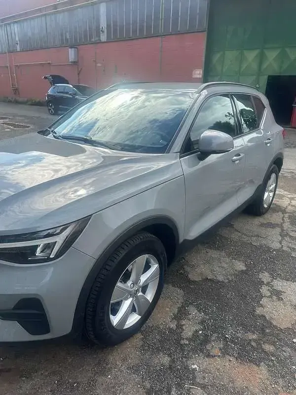 Usata Volvo XC40 129 CV (94 kW) 2023 Argento SUV