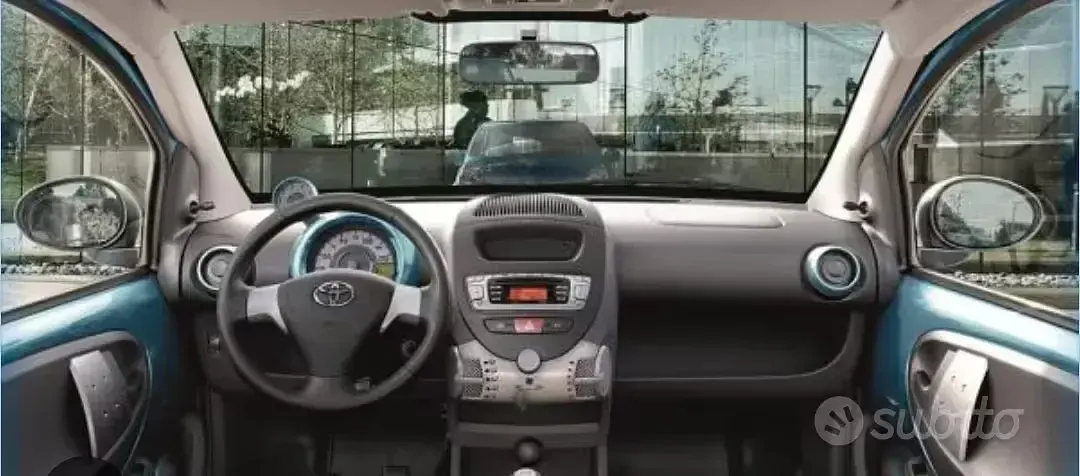 Usata Toyota Aygo 68 CV (50 kW) 2006 Grigio Utilitaria