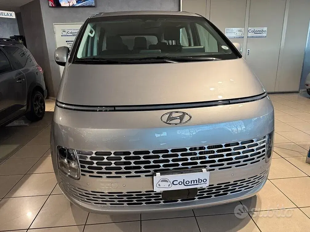 Usata Hyundai Staria 177 CV (130 kW) 2023 Grigio Monovolume
