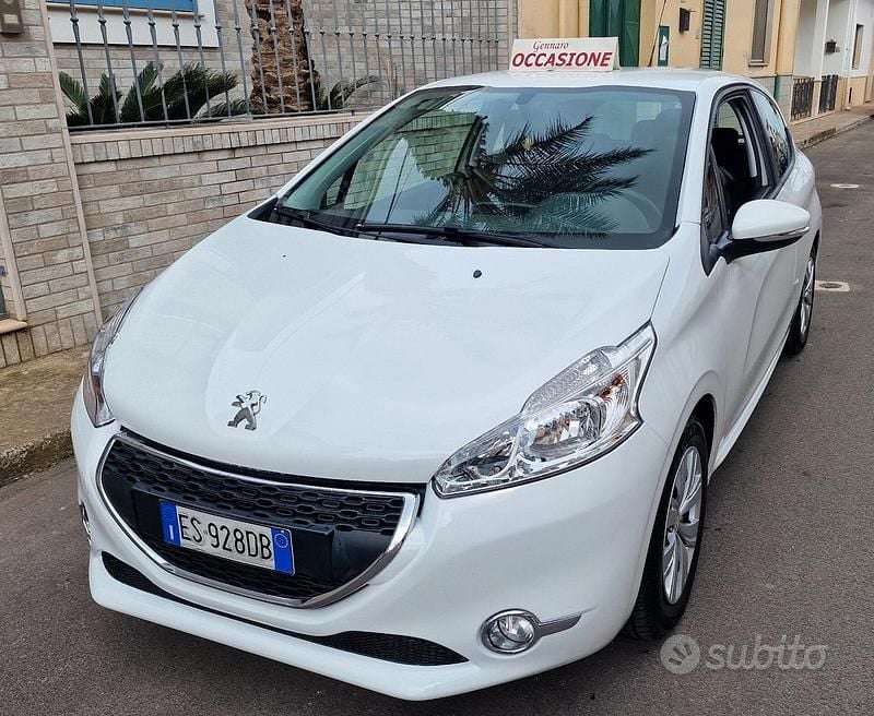 Usata Peugeot 208 Active 82 CV (60 kW) 2013 Bianco Utilitaria