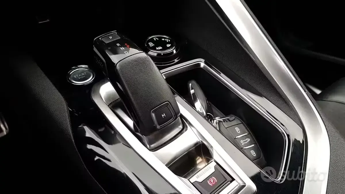 Usata Peugeot 5008 GT-line 120 CV (88 kW) 2017 Nero Station wagon