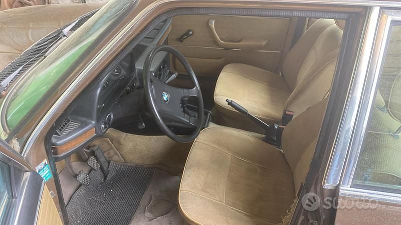 Usata BMW 518 90 CV (66 kW) 1981 Marrone Berlina