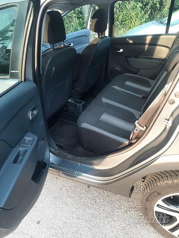 Usata Dacia Sandero 95 CV (69 kW) 2018 Grigio Berlina