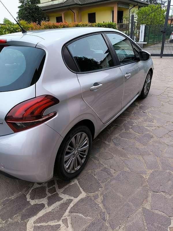 Gebraucht Peugeot 208 Active 75 PS (55 kW) 2016 Silber Kleinwagen