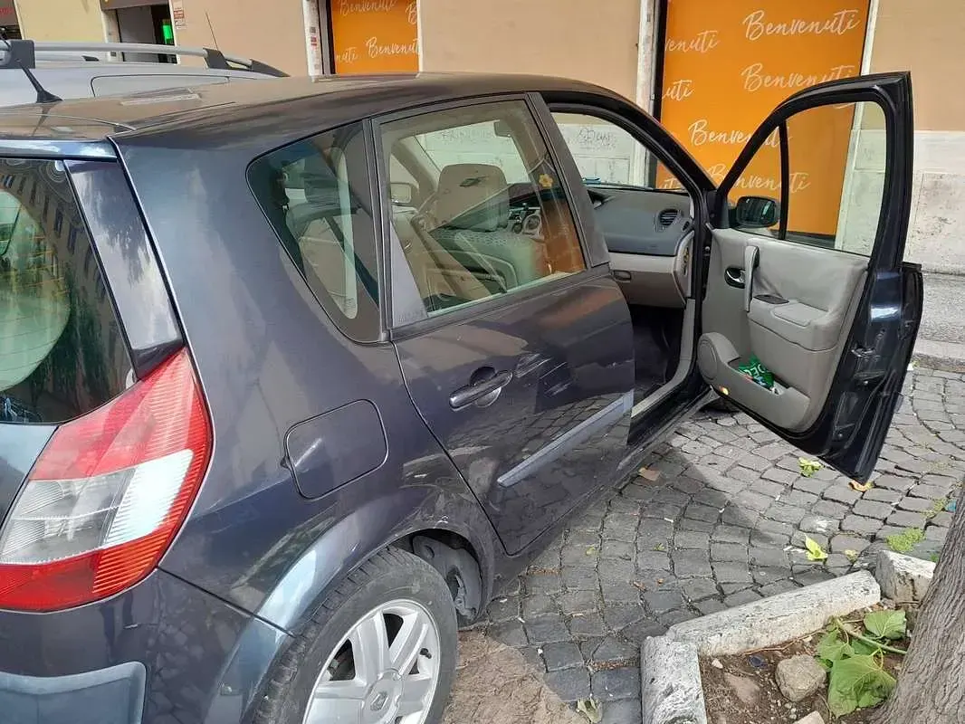Usata Renault Scénic II 110 CV (80 kW) 2006 Monovolume