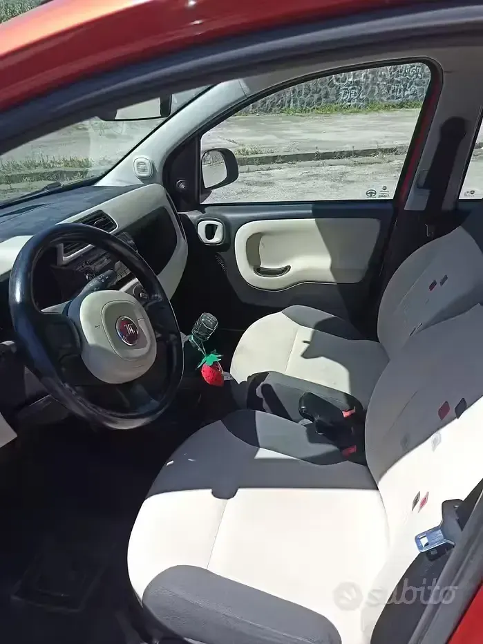 Usata Fiat Panda Lounge 86 CV (63 kW) 2012 Rosso Utilitaria