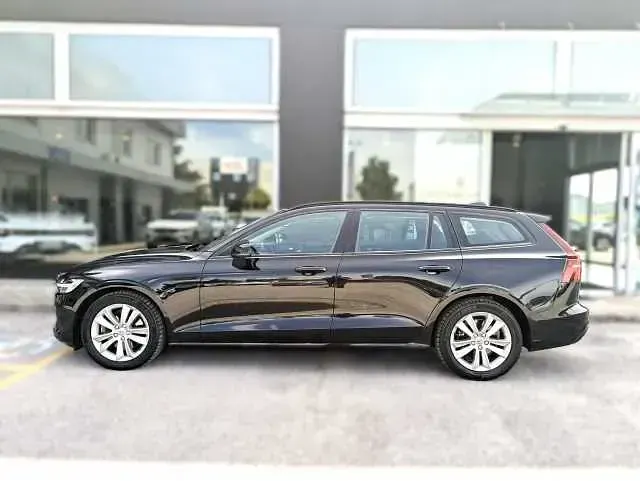 Usata Volvo V60 145 CV (106 kW) 2022 Nero Station wagon