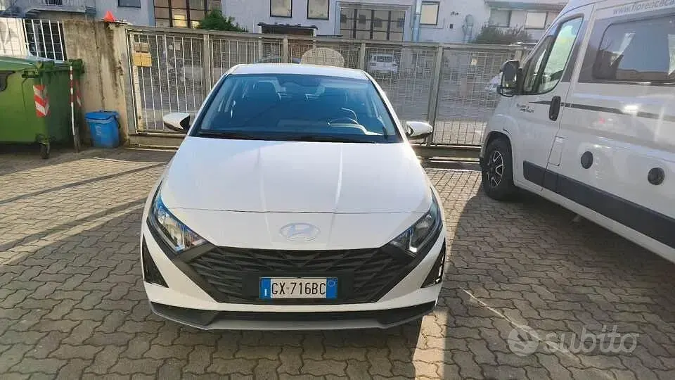 Usata Hyundai i20 78 CV (57 kW) 2024 Bianco Utilitaria