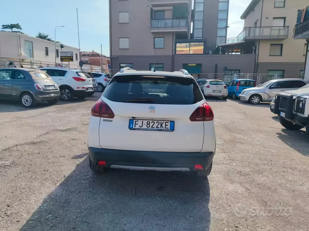 Usata Peugeot 2008 Allure 99 CV (72 kW) 2017 Bianco SUV