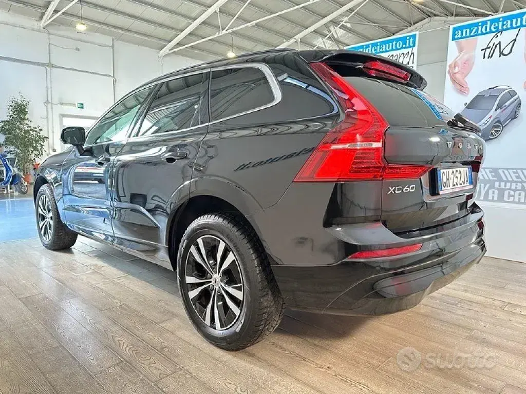 Usata Volvo XC60 Momentum 197 CV (144 kW) 2021 Nero SUV