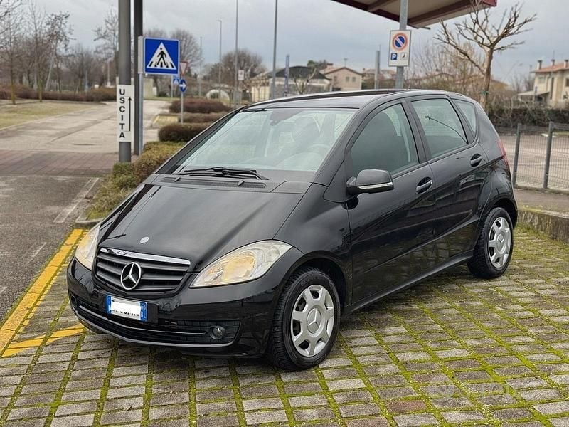 Usata Mercedes A180 Avantgarde 109 CV (80 kW) 2011 Nero Berlina