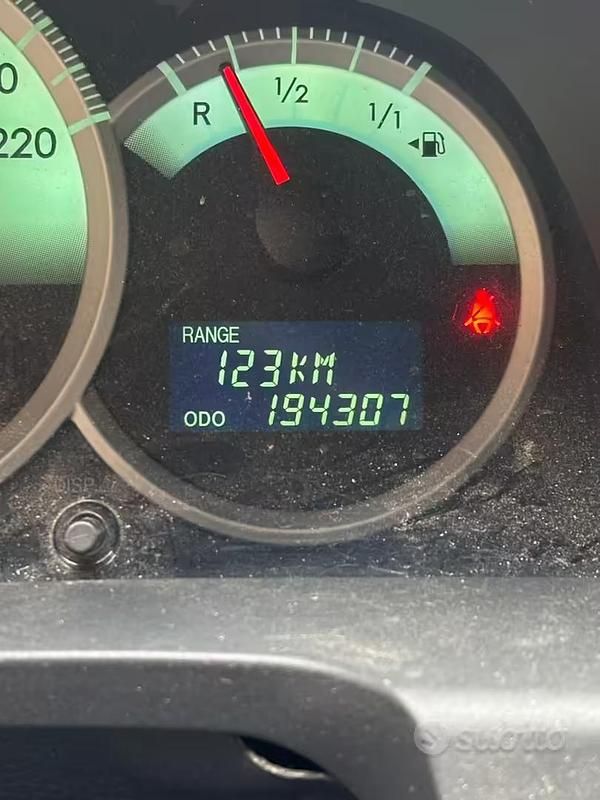 Usata Toyota Corolla Verso 116 CV (85 kW) 2004 Grigio Monovolume