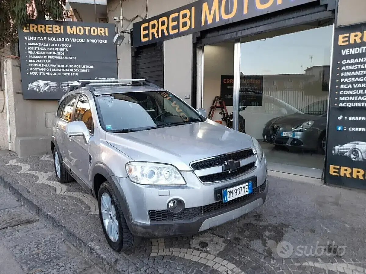 Usata Chevrolet Captiva 150 CV (110 kW) 2008 Grigio SUV