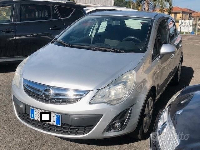 Usata Opel Corsa 75 CV (55 kW) 2013 Grigio Berlina