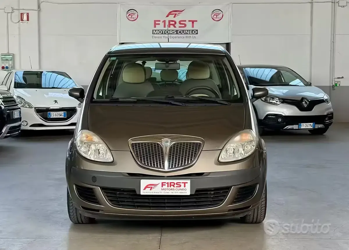 Usata Lancia Musa 95 CV (69 kW) 2005 Marrone Monovolume