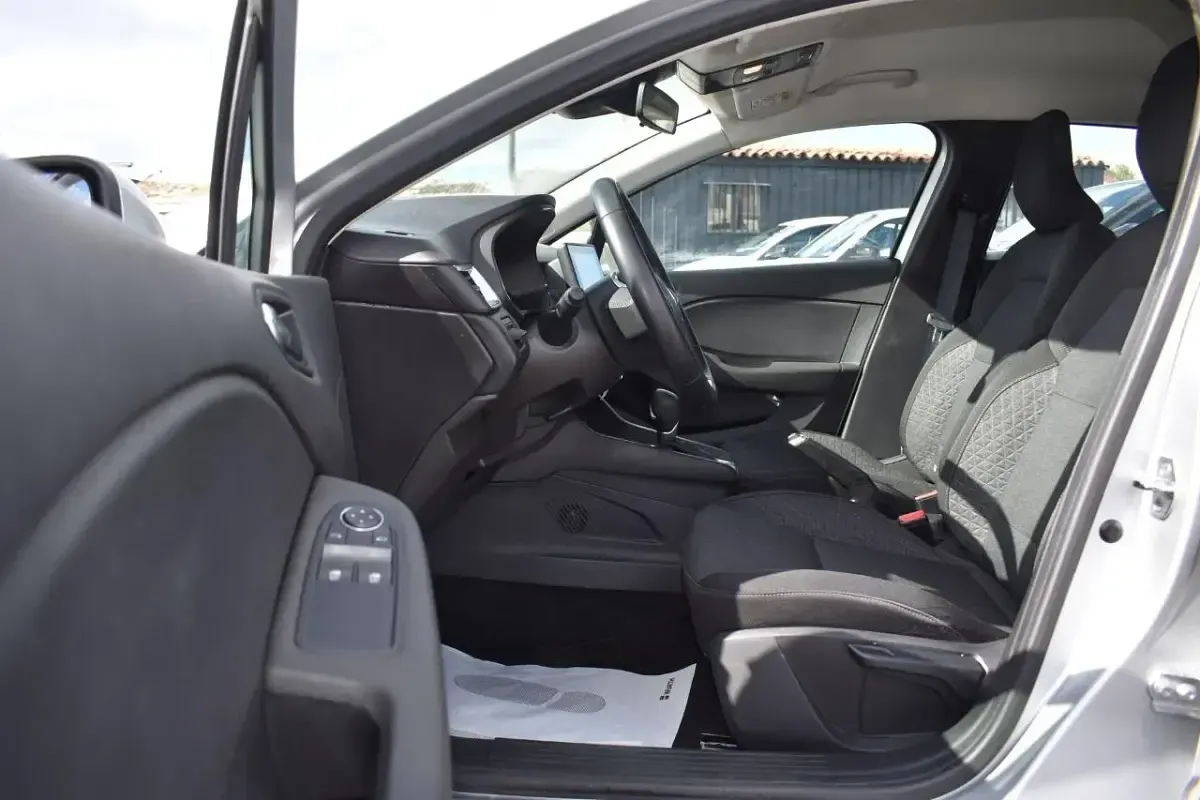 Usata Renault Clio Equilibre 140 CV (102 kW) 2022 Argento Utilitaria