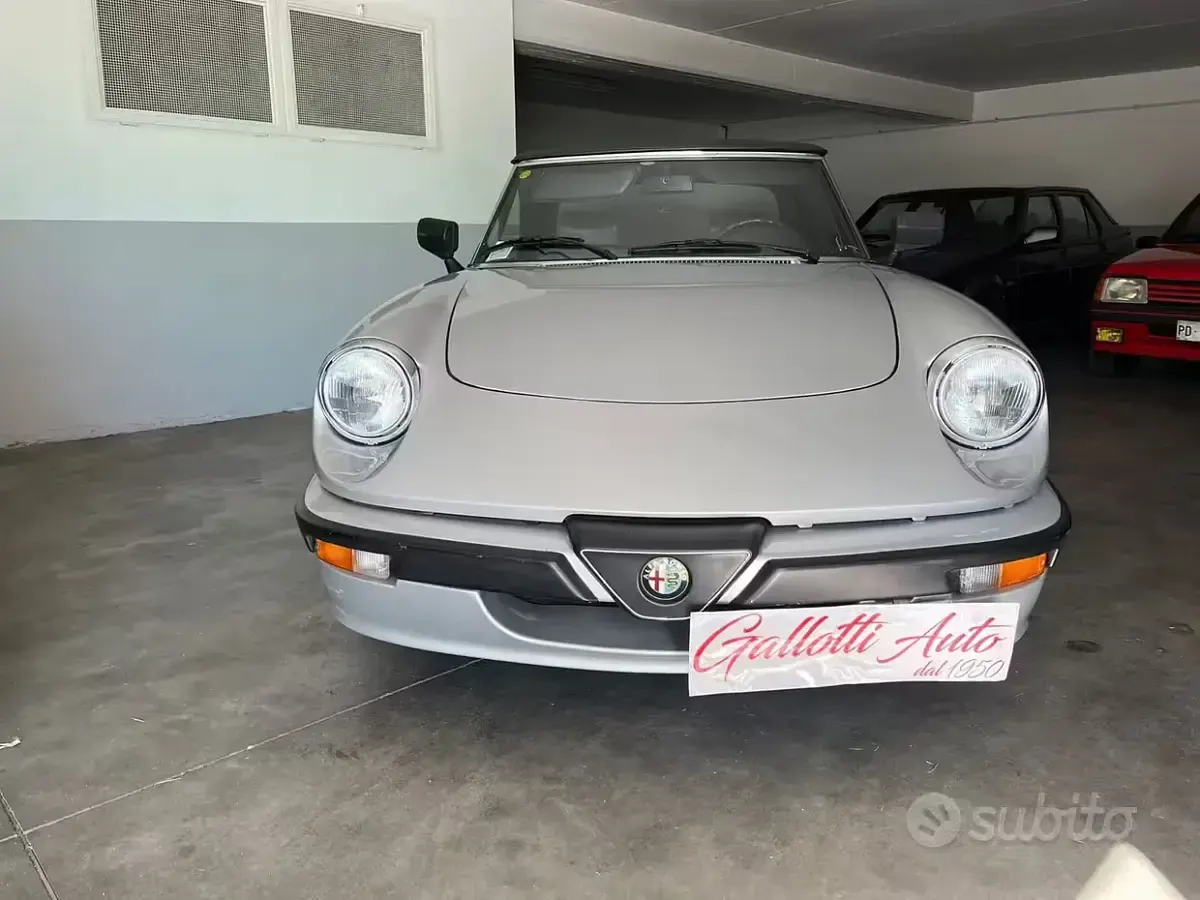 Usata Alfa Romeo Spider Quadrifoglio Verde 125 CV (91 kW) 1989 Argento Cabrio
