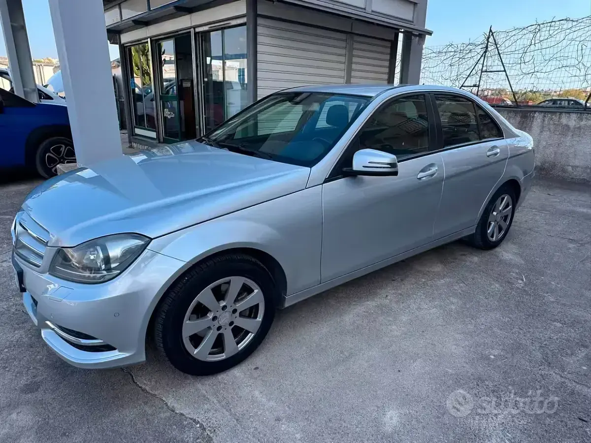 Usata Mercedes C220 170 CV (125 kW) 2012 Grigio Berlina