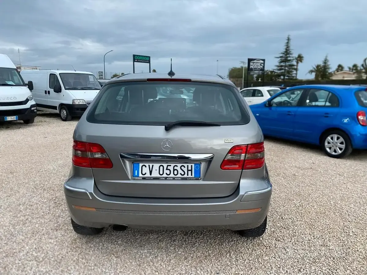 Usata Mercedes B180 109 CV (80 kW) 2006 Beige Monovolume