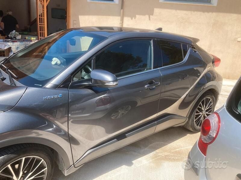 Usata Toyota C-HR Trend 98 CV (72 kW) 2017 Grigio SUV