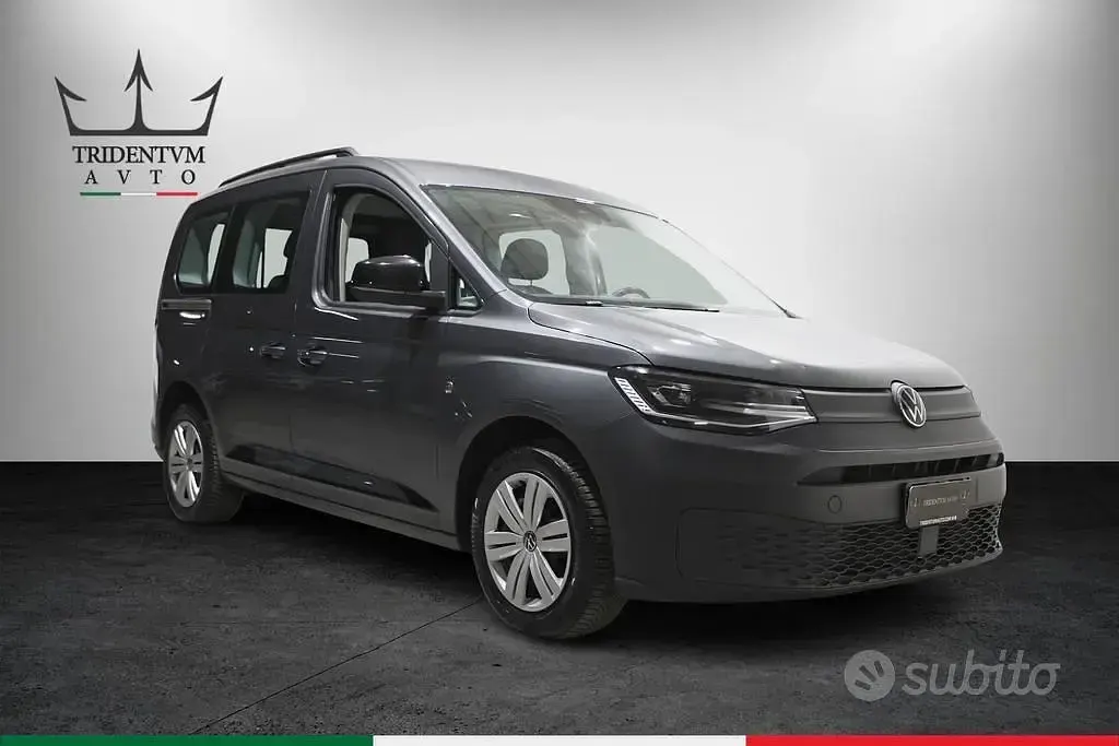 Usata VW Caddy 122 CV (89 kW) 2023 Grigio Monovolume