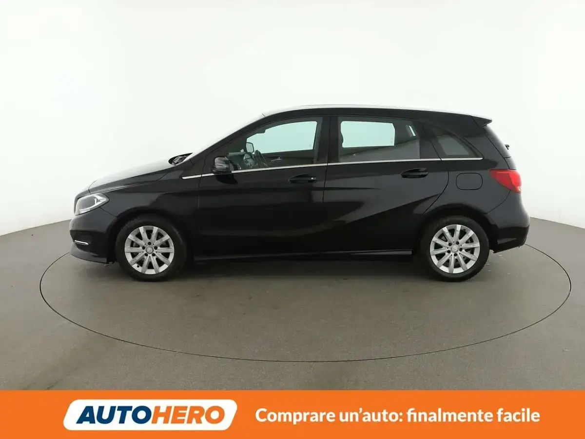 Usata Mercedes B180 109 CV (80 kW) 2017 Nero Monovolume