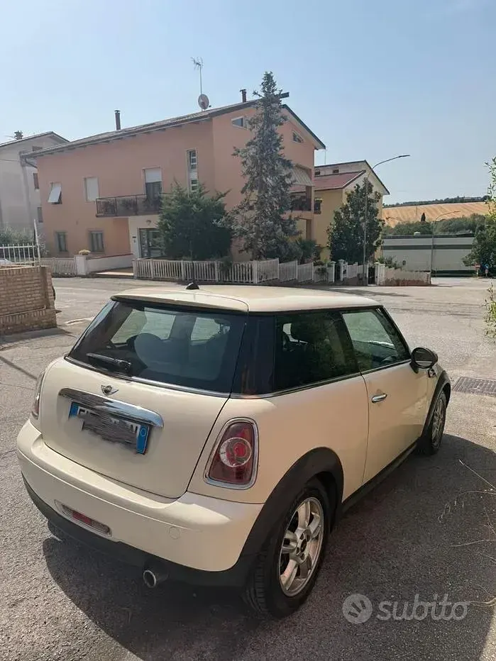 Usata Mini ONE 75 CV (55 kW) 2011 Bianco Utilitaria