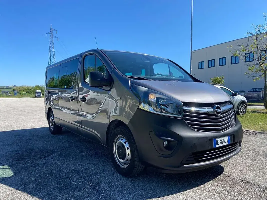 Usata Opel Vivaro 125 CV (91 kW) 2018 Grigio Monovolume