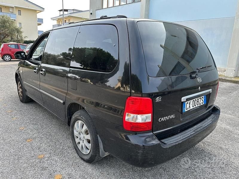 Usata Kia Carnival 144 CV (105 kW) 2005 Nero Monovolume