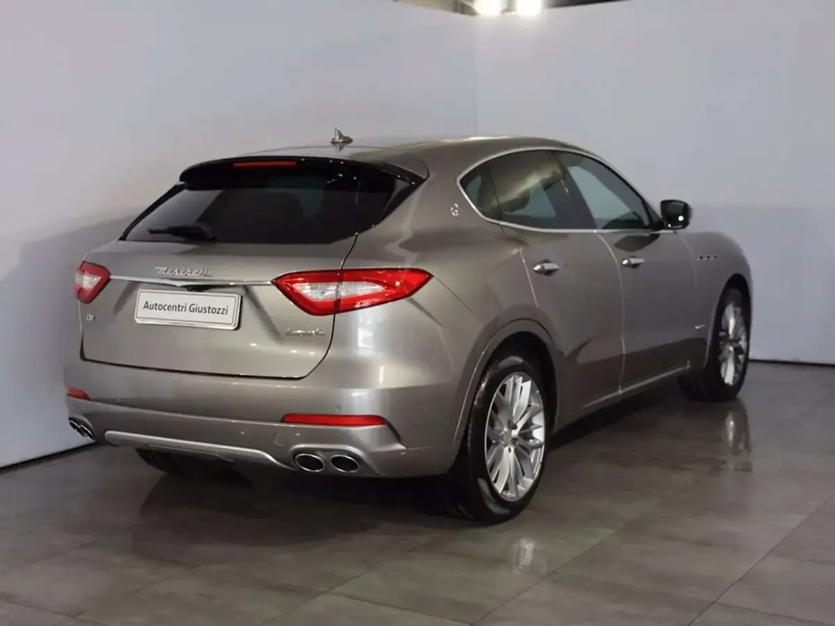 Usata Maserati Levante 250 CV (183 kW) 2018 Grigio SUV