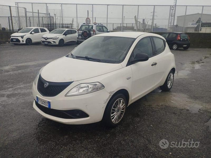 Usata Lancia Ypsilon Gold 69 CV (50 kW) 2018 Bianco Utilitaria